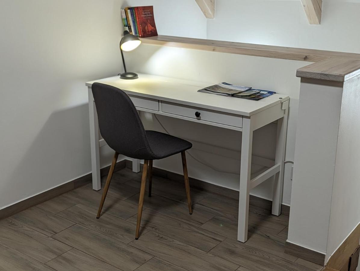 Kosbor Vendeghaz Apartment Monoszlo Bagian luar foto
