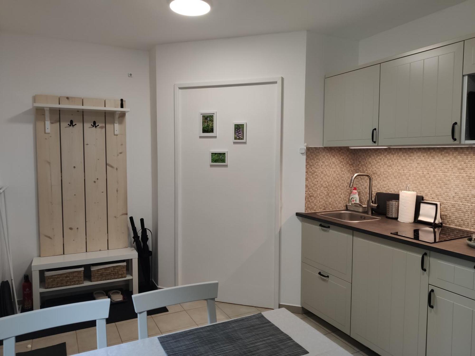 Kosbor Vendeghaz Apartment Monoszlo Bagian luar foto