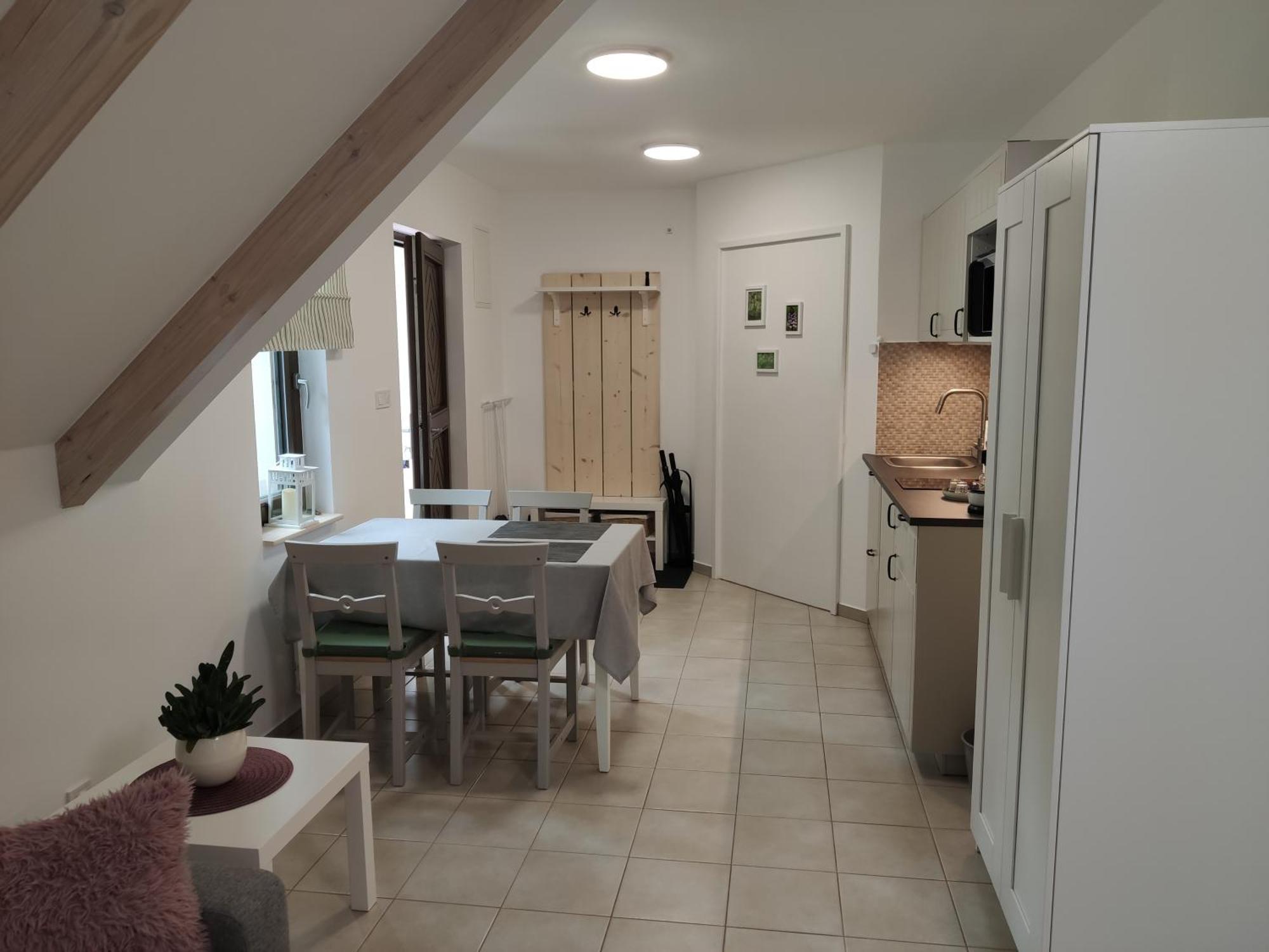 Kosbor Vendeghaz Apartment Monoszlo Bagian luar foto
